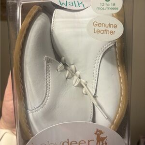 NEW LEATHER Baby Deer Classic White Infant Walking Shoes size infant 5 12-18m